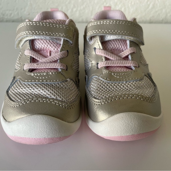 Stride Rite Winslow Sneaker Size 7M. - Picture 5 of 8
